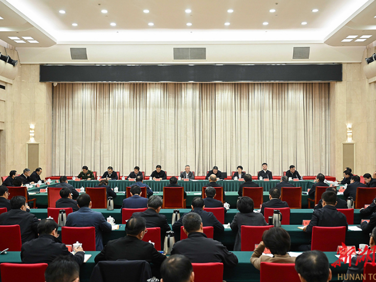 沈晓明主持十二届省委理论学习中心组第六十次集体学习