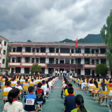 省城爱心人士关爱溆浦山区孩子