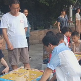 洛阳桥广场：以棋会友 老少上阵