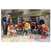 卢峰镇老年人活动中心志愿者入社区开展“爱心来敲门·关爱老年人”志愿服务活动