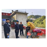 两丫坪镇：开展一盔一带整治，守护企业安全生产