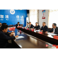积极回应群众关切 用实际成效赢得群众理解信任支持——郑湘在县信访局接待来访群众