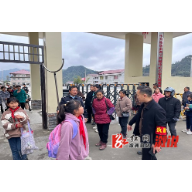 两丫坪镇：当好校园“安全员” 打造温情“护学路”