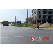 观音阁镇：积极清理落石， 确保道路交通安全