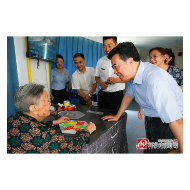 黎春秋在社区调研时强调 着力建设宜居宜业的高品质一刻钟便民生活圈