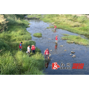 河道保洁常抓不懈 打造水清岸洁好环境 ——低庄镇开展“世界清洁地球日”主题活动