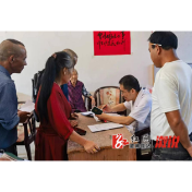 油洋乡：开展残疾人集中办证换证活动