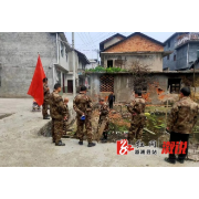 黄茅园镇：基层民兵显身手，按下人居环境“美颜”键