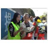 溆浦：鲜花置换纸钱 弘扬文明祭祀新风