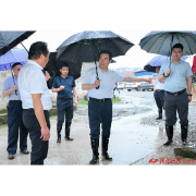 黎春秋在鹤城区暗访防汛安全隐患问题