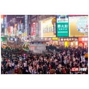 两会红评：提振消费，关键在“适配”