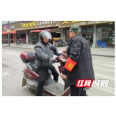 龙潭镇：开展道路交通劝导 守护群众出行平安