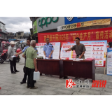 龙潭镇：宣传进集市  安全“面对面”