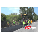溆浦县公路建设养护中心：战高温保畅通  全力做好道路养护工作