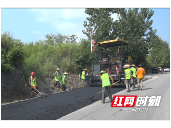 溆浦县公路建设养护中心：战高温保畅通  全力做好道路养护工作