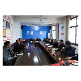 郑湘在县信访局接待来访群众