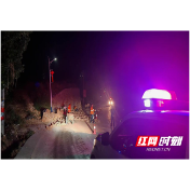 溆浦县公路建设养护中心凌晨奋战三小时  快速处置国道砖块洒落险情