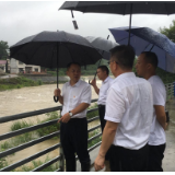 始终把人民群众生命财产安全放在第一位——郑湘检查督导防汛工作