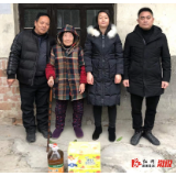社会爱心人士为孤寡老人送温暖
