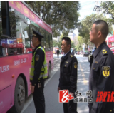 创国卫文明城市 规范公交车辆运营