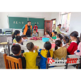 低庄镇：慰问留守儿童，关爱未成年人成长
