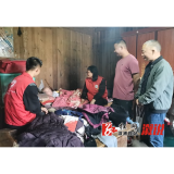 葛竹坪镇：政协委员齐上阵  上门入户送温暖