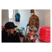 桥江镇武装部联合驻地共建部队开展志愿服务活动