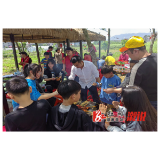 溆浦志愿者牵手逆风宝贝共享快乐周末
