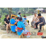 葛竹坪镇：民族团结一家亲 上门入户送温暖