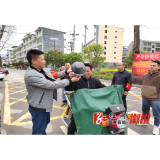 葛竹坪镇：开展“一盔一带”专项整治行动 净化道路交通环境