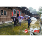 葛竹坪镇：绷紧防汛弦 勇挑抗灾担