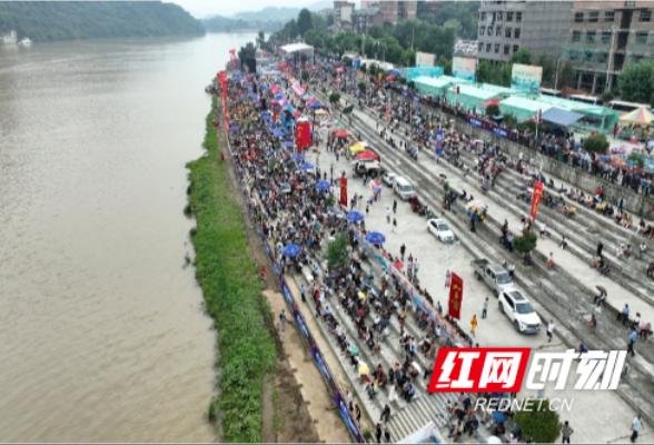 溆浦龙舟竞渡展风采 赛事激活经济新活力