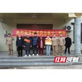 军地联合送喜报 二等功荣耀传万家