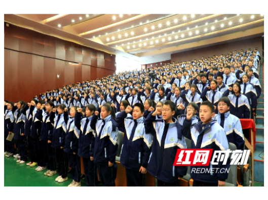 溆浦县开学第一课：“警予大思政课”点亮学子新学期