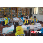 手绘风筝 放飞梦想——三江镇乐园村阳光驿站主题活动温情开展