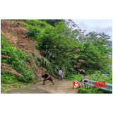 干群同心战塌方 冒雨抢通便民路——沿溪乡全力处置道路塌方险情