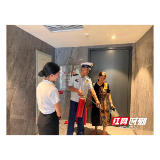 溆浦县消防救援大队深入高层住宅小区开展消防安全宣传活动