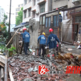 县第一中学旁两处违章建筑被依法拆除