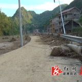 舒溶溪乡：洪水中奋勇救3名群众自己车被冲走