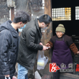 小横垅乡：为重点人群发放“元旦爱心药包”