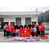深子湖镇：民族团结有温度 爱心送进山深处