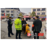 卢峰镇开展节假日期间道路交通安全劝导工作