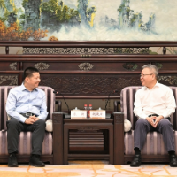 沈晓明与裘新一行会谈