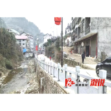 淘金坪乡：加装河堤防护栏，增进民生福祉
