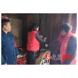 葛竹坪镇：扎实开展“敲门行动” 织密织牢安全防线