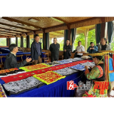 葛竹坪镇：县人大就葛竹坪非物质文化遗产“花瑶挑花”开展调研