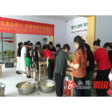 卢峰镇屈原社区：浓情粽意迎端午 幸福和谐邻里情