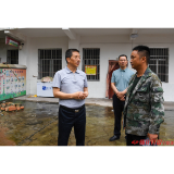 许忠建在麻阳和辰溪督导检查防汛抗灾工作时强调：筑牢基层防线 守牢安全底线