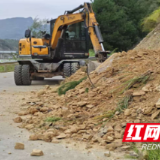县公路建设养护中心:紧急抢险!X057线路塌方落石一日清障