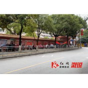 增设防护栏 筑牢校园安全线